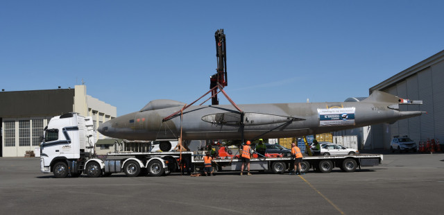 Departure of RAF Canberra WT346 for NZ Warbirds at Ardmore.